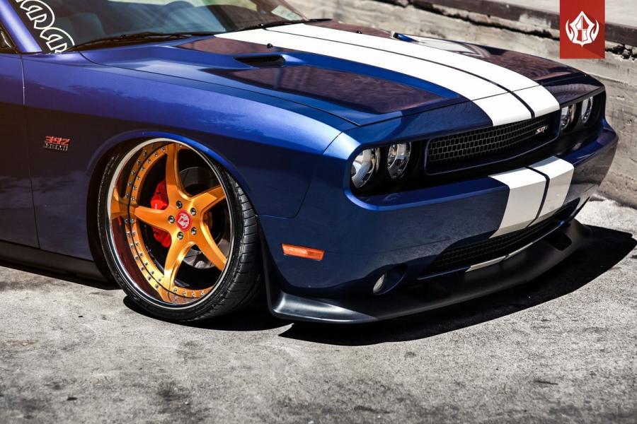  Dodge Challenger SRT8 on VIP Modular Wheels (VR15) 2015 года  (фото 6 из 9)
